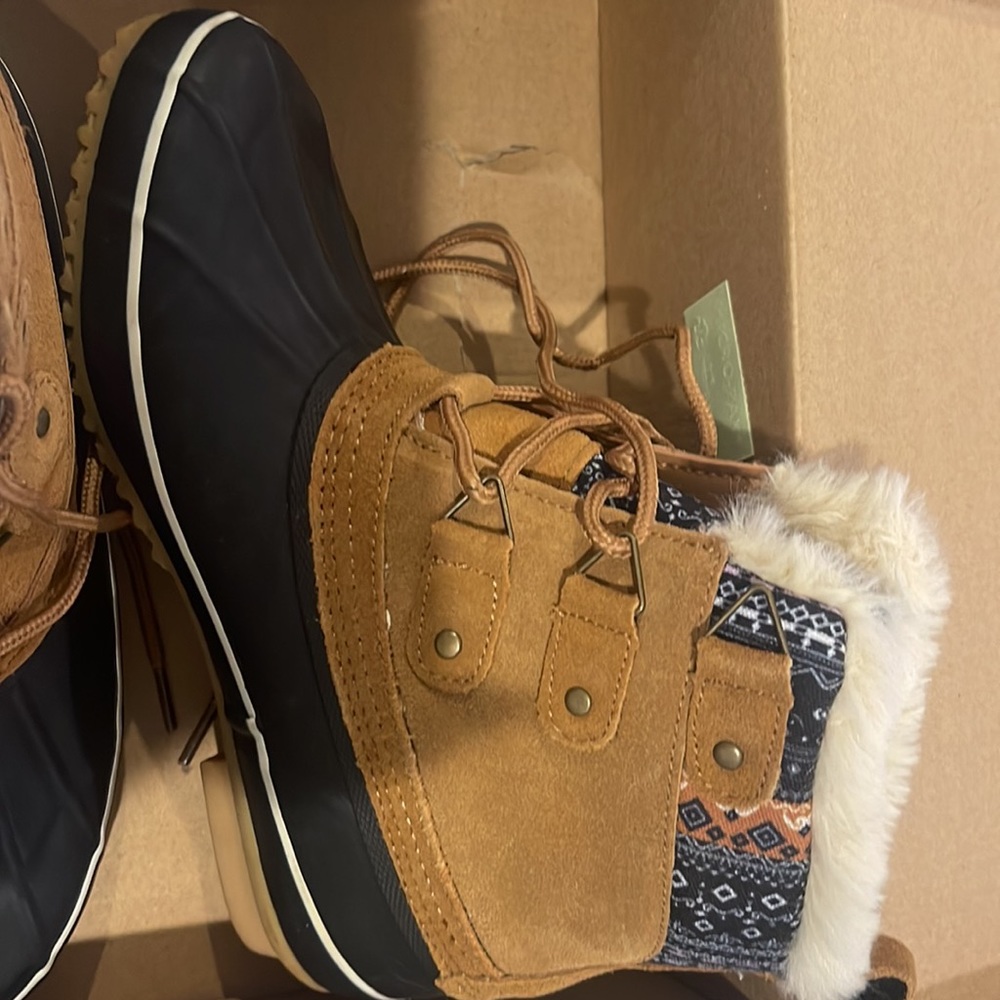 Winter Boots - image 4